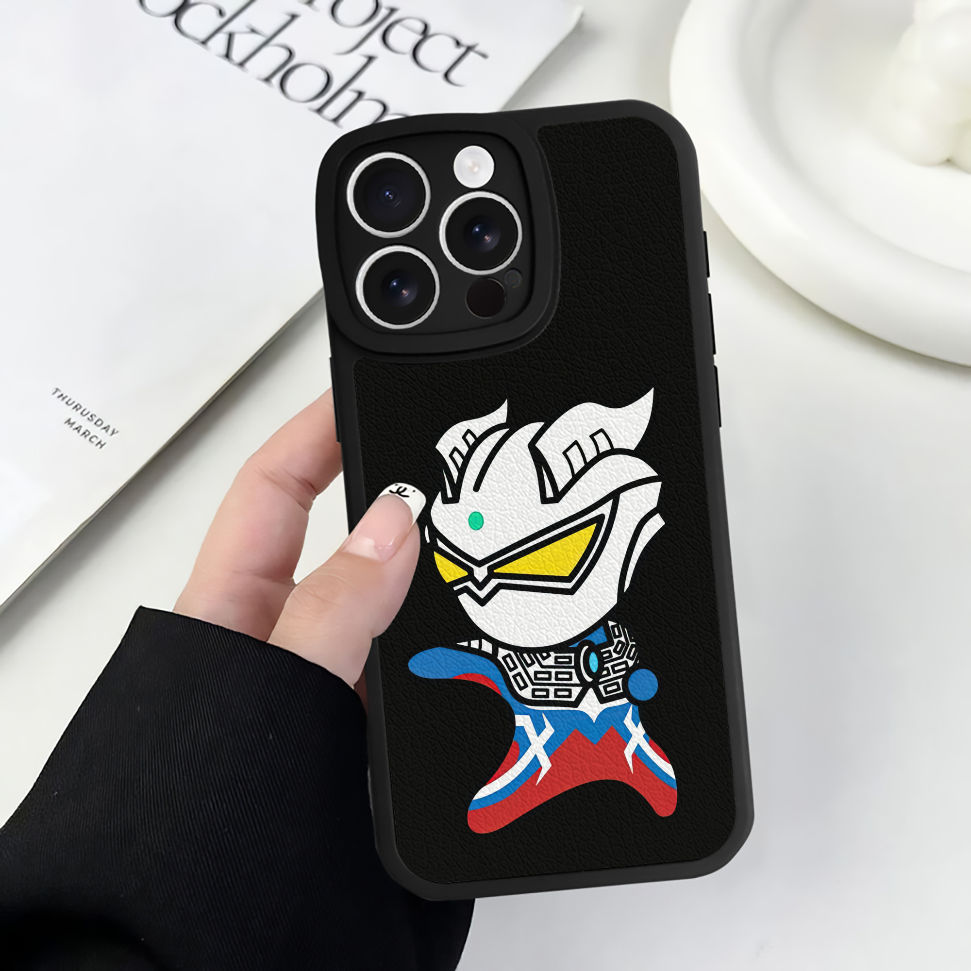 （画像用） ウルトラマン Ultraman 【iPhone 16シリーズ対応】シリコンスマホケース（レザー調） 材質：シリコン